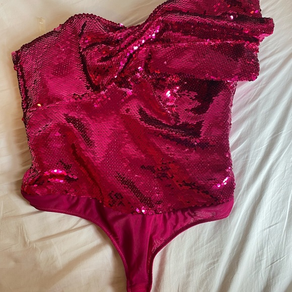House of CB HOT PINK SEQUIN BODYSUIT - Picture 5 of 6